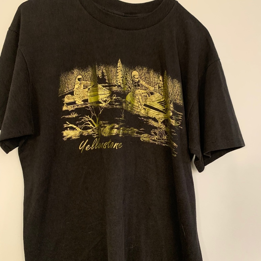 Vintage Yellowstone t-shirt in black with shiny gold screen print. Size large.